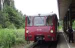 Der 772 140 ein ehemaliger Triebwagen dieser Strecke steht im Bahnhof Friedrichroda