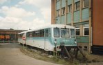 Heute hat sich auf dem Gelände vom Betriebshof Berlin Pankow die Natur breit gemacht.Im September 1997 konnte ich die Ferkeltaxe 772 107 noch dort fotografieren.