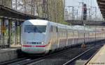 Ein ICE der 1.Generation durchfährt an einem schönen Märztag im Jahr 2014 den Bahnhof von Hanau.