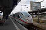 Einfahrt eines ICE 3 in den Frankfurter Hbf am 26.04.2015