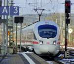 Der ICE nach München Hbf fährt in Gestalt eines ICE-T(BR411) in den Bahnhof Bamberg ein.