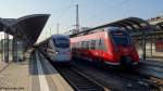 Zugkreuzung in Bamberg: Rechts am Gleis 5 steht die S-Bahn Richtung Nürnberg und links der ICE in Richtung Berlin.