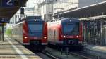 Zwei Züge ein Ziel: Rechts am Gleis 1 steht die RB nach Würzburg und links am Gleis 2 der RE.