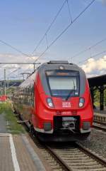 Auf Gleis 4 steht in Kronach die RB nach Bamberg bereit.