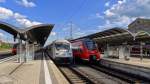Zugkreuzung in Bamberg von links einem ICE nach Berlin und rechts einer S-Bahn Richtung Nürnberg.