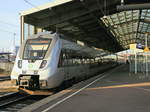 Ausfahrt 1 442 619 mit 1 442 128 am 04. Dezember 2016 zur Fahrt als S 5 nach Altenburg
aus den Bahnhof von Halle.