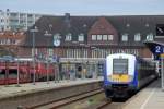 Blick auf den Bahnhof Westerland mit seinen Bahnsteigen.