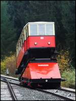 Eine der Oberwei�bacher Bergbahnen in der Mitte der Strecke.