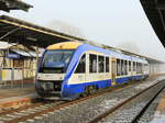 HarzElbeExpress VT 807 steht am Morgen des 22. Januar 2017 als RB in Richtung Thale im Bahnhof von Quedlinburg.