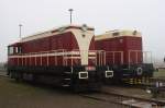 T435 0554 neben 107 018 in Stassfurt