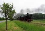 41 360(Dampftradition Oberhausen) hing am Zugschlu� des letzten nach Bensheim fahrenden Zuges.Sie und 41 018 fuhren am Do,29.Mai.2014 auf der Nibelungenbahn zwischen Bensheim und Worms.Hier kurz