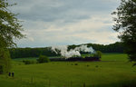 52 4867 (HEF) und CFL 5519 auf Bergfahrt vor Schneidhain am 15.05.2016