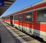 Der 2.Klasse Wagen mit der Kennung 22-34 342-2 Bnrz 436.4, ist im Oktober 2013 in einer RB Bamberg-Lichtenfels eingereiht und l�sst sich von der Sonne bescheinen.