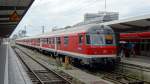Ein RE nach Memmingen in München Hbf an Gleis 29.