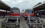 Links der RE nach Memmingen, rechts der RE nach Mittenwald.