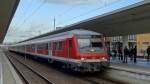 Ein RE nach Hannover Hbf steht in Wolfsburg Hbf auf Gleis 4 bereit.
