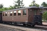 Nicht zur L��nitzgrundbahn, aber zur Traditionsbahn Radebeul Ost geh�rt dieser sch�ne Wagen mit Holzwagenkasten.