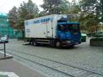 LKW SCANIA 94d Motorchassis mit Khlkofferaufbau au dem Bahnhofvorplatz in Bad Drkheim am 12.09.2013