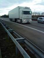 SZM DAF XF mit Khlkofferauflieger gesehen auf der A 61 an der Raststtte Schifferstadt am 06.01.2014