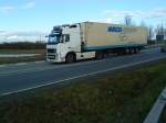 SZM VOLVO FH 460 mit Khlkofferauflieger der Spedition Nagel-Group gesehen in der Nhe des Autohofs Grnstadt am 19.02.2014