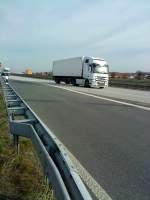 SZM Mercedes-Benz Actros 1844 mit Khlkoffer-Auflieger gesehen auf der A 6 Hhe Grnstadt am 18.02.2014