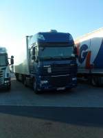 LKW SZM DAF XF mit Prischen-Planen-Auflieger auf dem Autohof in Grnstadt am 12.09.2013