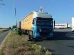 SZM DAF CF mit Pritsche-Planen-Auflieger der Spedition Huhl AG Marburg gesehen auf dem Autohof in Grnstadt am 14.07.2014