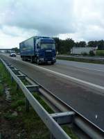 SZM SCANIA R 500 mit Pritsche-Planen-Auflieger unterwegs auf der A 61, Hhe Rasthof Dannstadt, am 14.07.2014