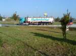 LKW SZM Mercedes-Benz Actros mit Siloauflieger der Spedition Kleinwchter auf dem Weg zum Autohof in Grnstadt am 25.09.2013