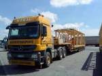 SZM Mercedes-Benz Actros 2660 mit Tieflader-Auflieger der Spedition Steil gesehen auf dem Autohof in Grnstadt am 16.05.2014