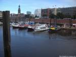 Wassertaxi´s & Kleine Ausflugsschiffe im Hafen an der Speicherstadt in Hamburg am 1.9.13