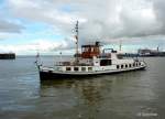 Fahrgastschiff MS Lühe, Bj. 1927, bei einem Wendemanöver in Cuxhaven.