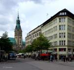 Hamburg - Blick durch die Mönckebergstraße auf das Hamburger Rathaus.