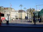 corona-alltag auf den rathausmarkt in hamburg,14.04.20