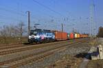 Die an Metrans vermietete 186 534 tr�gt eine auff�llige Werbung f�r den internationalen G�terverkehr unter dem Motto  The Silk Road of today . Den ganzen Weg bis nach China kann die Lok nat�rlich nicht zur�cklegen, sehr wohl aber Containerz�ge durch verschiedene Staaten Europas bef�rdern, zum Beispiel durch Saarmund.