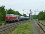 218 469 und 218 256 (ELBA) mit einem Kesselwagenzug in Apolda, 25.5.16