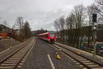 620 020 verl�sst Kierspe, um entlang der Volme in Richtung L�denscheid weiter zu fahren.