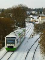 VT 329 passiert auf dem Weg nach Kranichfeld den Punt, an dem das Anschlussgleis für den Brennstoffhändler das Streckengleis verlässt.