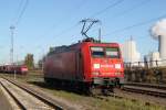 Railion 145 046-9 als Sonderfahrt kam wieder schnell zurck im Kobiwerk Rostock-Seehafen.16.10.2011