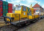   Der Klv 50-8491– Kraftrottenzugwagen (der seltenen Bauart 502 mit Behelfsladekran) der Butzbach-Licher Eisenbahn (BLE), ex DB Klv 50-8491, am 02.10.2016 beim Tag der offenen Tür der BLE