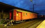 D-DB 60 80 99-11 129-6 Wohn-Schlafwagen 420 ex AByse 618, ex DB Notfalltechnikwagen. Karlsruher Hbf. 01.06.12