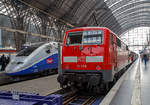 Die 111 086  (91 80 6111 086-5 D-DB) der DB Regio mit einem aus n-Wagen bestehenden Regionalzug am 24.03.2015 im Hauptbahnhof Frankfurt am Main.