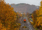   Die KSW 44 (92 80 1271 004-4 D-KSW) die MaK G 1000 BB der KSW (Kreisbahn Siegen-Wittgenstein) fährt als Lz am 16.11.2020 von Herdorf ind Richtung Burbach los.