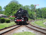 86 1333 kam,am 27.Mai 2026,von Bergen/R�gen,in Putbus an.Unterwegs entz�ndete die Lok einen kleinen B�schungsbrand.
