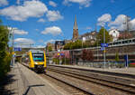 Der VT 255 (95 80 0648 155-9 D-HEB / 95 80 0648 655-8 D-HEB) ein Alstom Coradia LINT 41 der HLB (Hessische Landesbahn GmbH), fährt am 30.04.2023, als RB 93  Rothaarbahn  (Bad Berleburg - Kreuztal