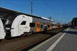 Triebzug 462 029 vom RRX (Rhein Ruhr Express) steht abfahrtbereit im Bahnhof in Koblenz.