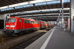 Der RB16 (Mnchen–Treuchtlingen) der DB Regio Bayern am 28 Mrz im Hauptbahnhof Mnchen, im Sandwich zweier 111er.