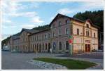 Das Empfangsgebäude und Vorplatz vom Bahnhof Bad Schandau am 26.08.23013.