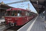 Roter Flitzer in Konstanz.

Vorne steht VS 98 554 an Bahnsteig 2 b. September 2021.