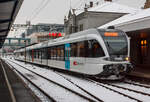 Ein elektrischer Triebzug der THURBO AG, bestehend aus einem Stadler GTW 2/8 gekuppelt mit einem Stadler GTW 2/6, steht am 08.12.2012 im Bahnhof Konstanz zur Abfahrt als S14 nach Weinfelden bereit.